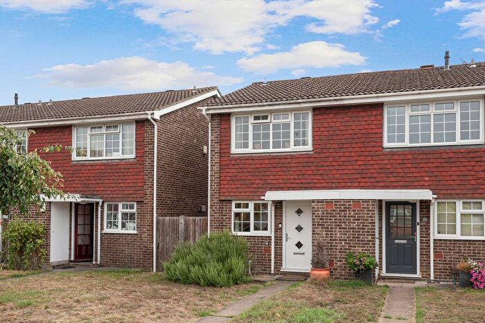 2 Bedroom End Terrace House For Sale In Mayfield Close, Walton-On-Thames, KT12