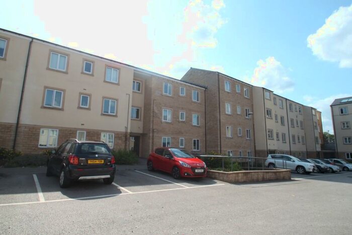 2 Bedroom Flat To Rent In Smithy Lane, Huddersfield, West Yorkshire, HD5