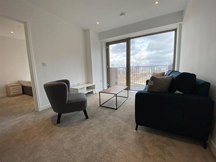 2 Bedroom Apartment To Rent In Local Crescent, Hulme Street, Salford, M5