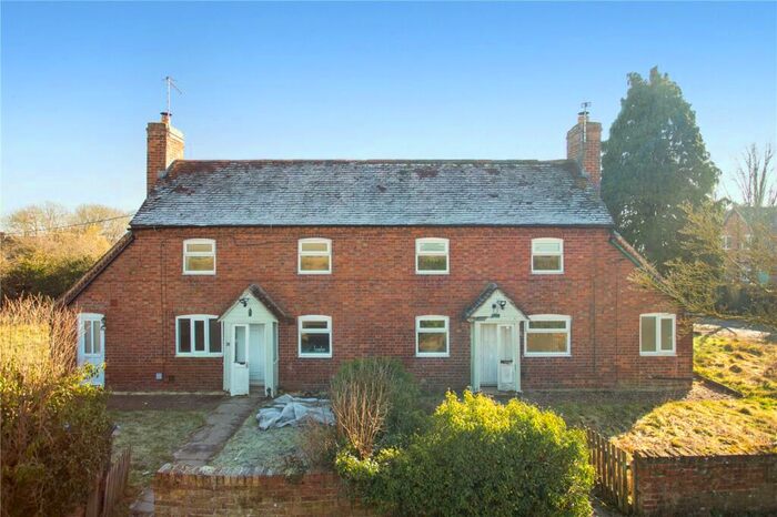 4 Bedroom Semi-Detached House For Sale In & Dunnington, Alcester, Warwickshire, B49