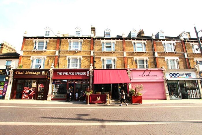1 Bedroom Apartment For Sale In Courtenay Mews, Walthamstow, London, E17