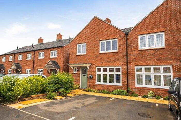 3 Bedroom Semi-Detached House For Sale In Ringlet Close, Ambrosden, Bicester, OX25