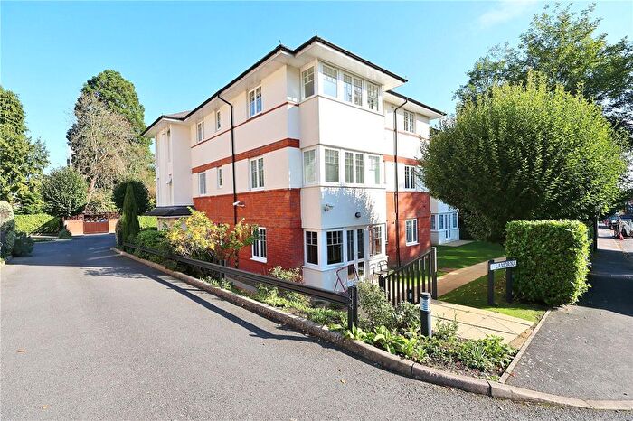 2 Bedroom Flat To Rent In Brooklyn Road, Woking, Surrey, GU22