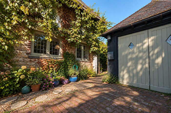 2 Bedroom Detached House To Rent In East Street, Arundel, BN18