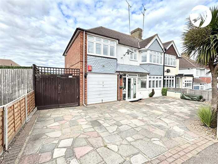 4 Bedroom Semi-Detached House For Sale In Willow Avenue, Swanley, Kent, BR8