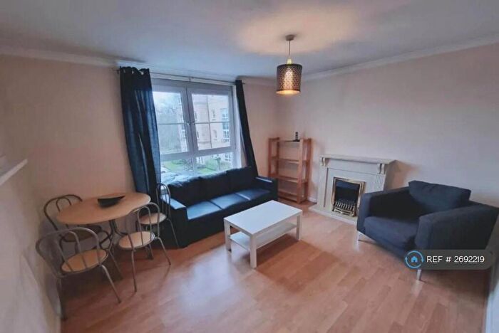 2 Bedroom Flat To Rent In Inglis Green Gait, Edinburgh, EH14