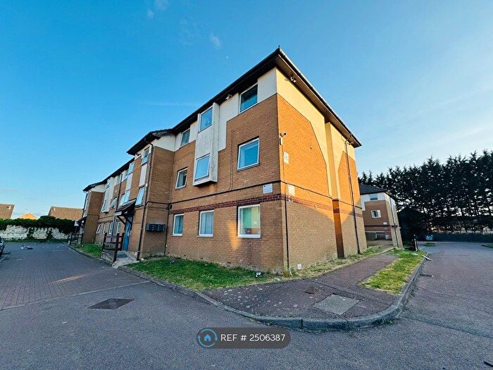 3 Bedroom Flat To Rent In Milliners Court, Luton, LU3