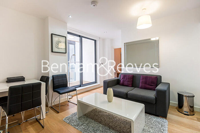 1 Bedroom Apartment To Rent In Lattice House, Alie Street, E1