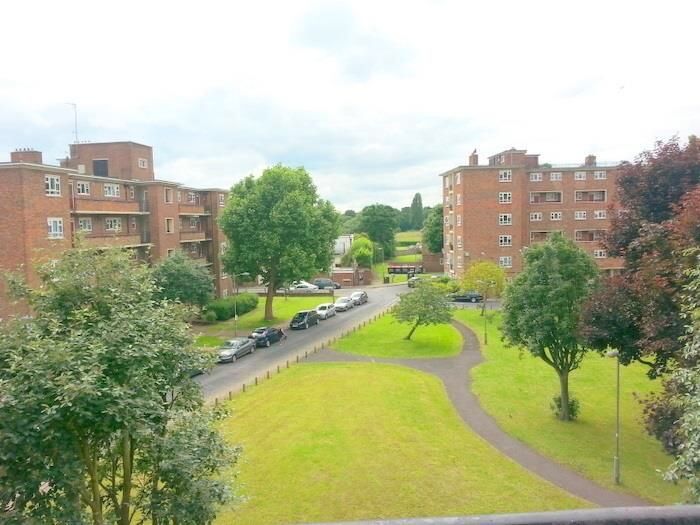 2 Bedroom Flat To Rent In Horne Way, London, SW15