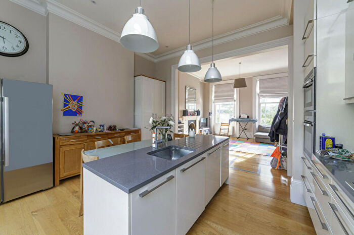 2 Bedroom Flat To Rent In Grove Park, London, SE5