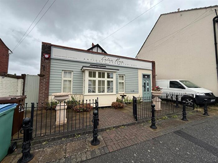 3 Bedroom House For Sale In Felpham Road, Felpham, PO22