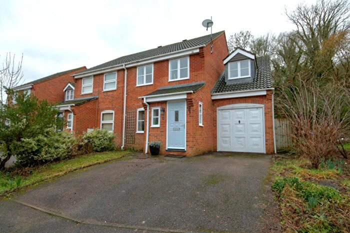 4 Bedroom Semi-Detached House For Sale In Coopers Close, Littleworth, OX33