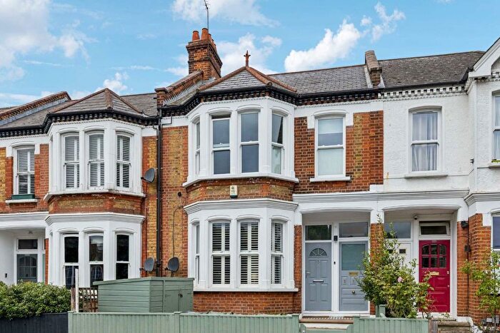 3 Bedroom Flat For Sale In Harborough Road, Streatham, SW16