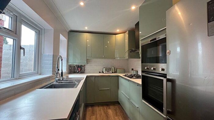 5 Bedroom Semi-Detached House To Rent In Northern Road, Slough, Berkshire, SL2