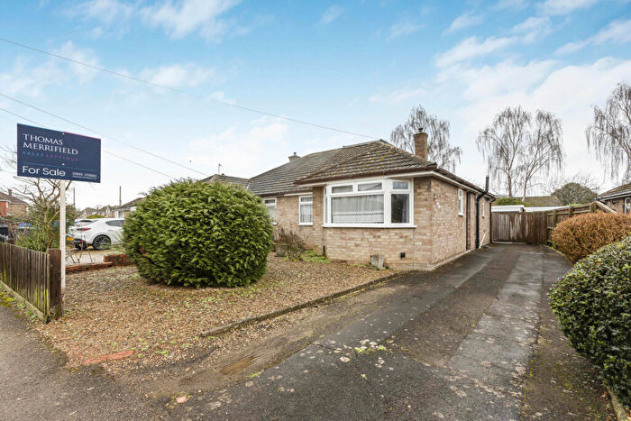 3 Bedroom Semi-Detached Bungalow For Sale In Benmead Road, Kidlington, OX5