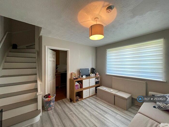 1 Bedroom Semi-Detached House To Rent In The Lawns, Hemel Hempstead, HP1