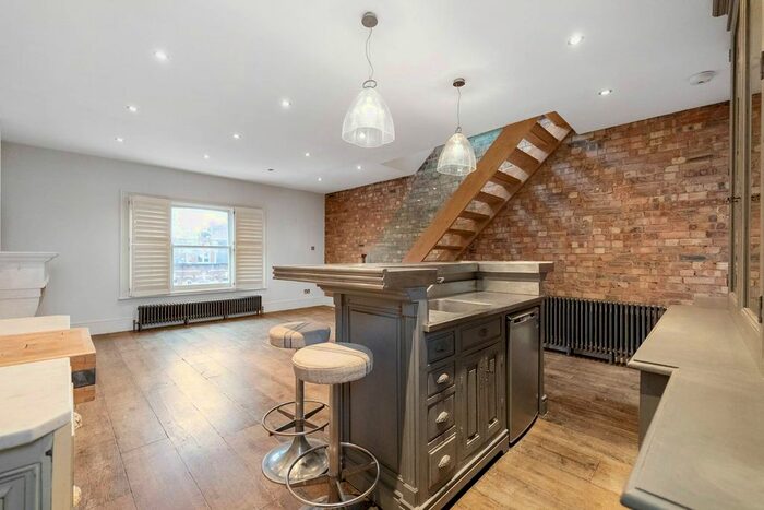 3 Bedroom Flat To Rent In New Kings Road, Fulham, London SW6