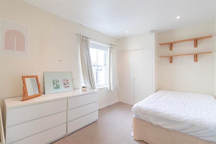 3 Bedroom Flat To Rent In Lansdown Crescent, Cheltenham, GL50