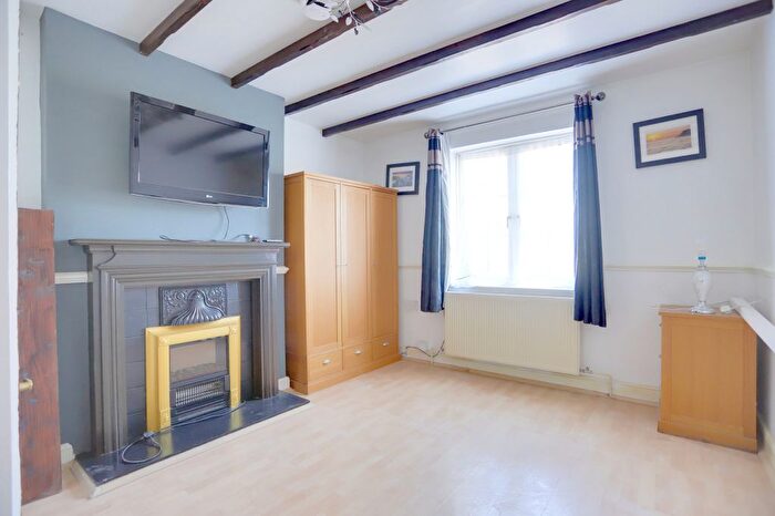 5 Bedroom End Of Terrace House To Rent In Central Avenue, Enfield, EN1
