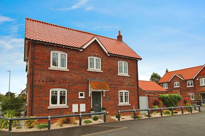 3 Bedroom Semi-Detached House For Sale In Blacksmiths Court, Cliffe, YO8