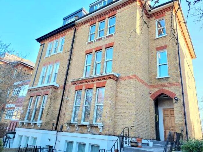 Apartment To Rent In The Gardens, East Dulwich, SE22