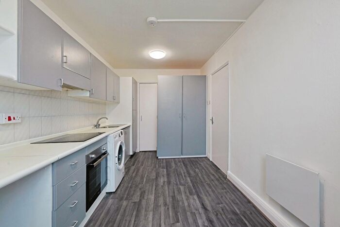 2 Bedroom Flat For Sale In Bramlands Close, London, SW11