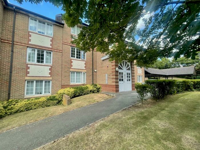 1 Bedroom Flat To Rent In Mylne House, Winchmore Hill, Enfield, N21