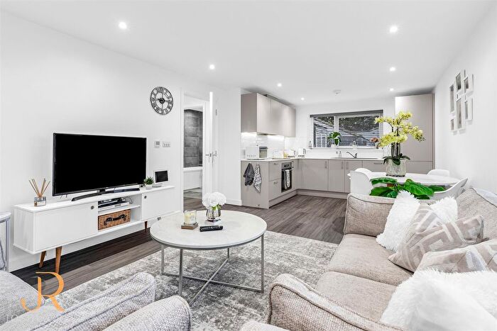 1 Bedroom Flat For Sale In Lampits, Hoddesdon, EN11