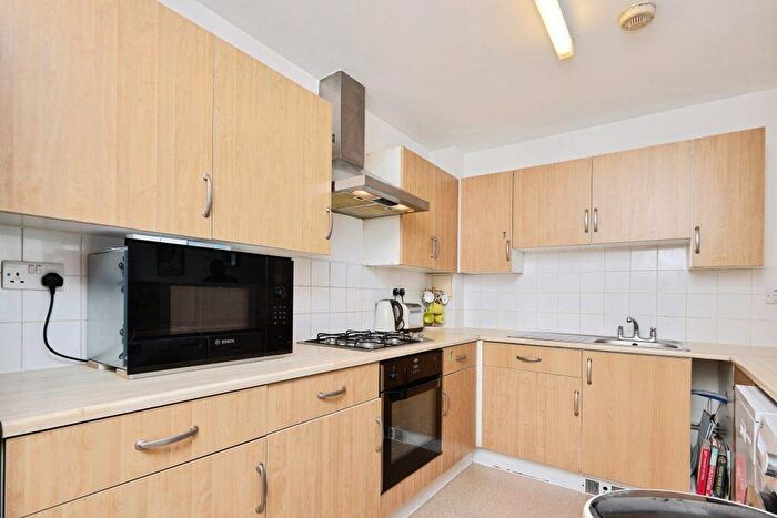 2 Bedroom Flat For Sale In Flat Stainsby Road, London, E14