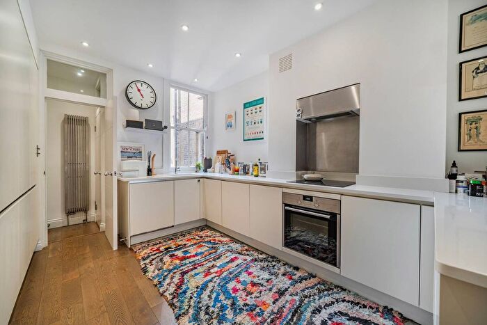 2 Bedroom Flat For Sale In Lofting Road, Islington, London, N1