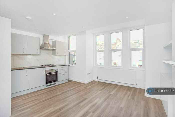 2 Bedroom Flat To Rent In Sangley Road, London, SE25