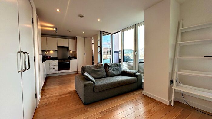 1 Bedroom Flat To Rent In Britannia Walk, London, N1