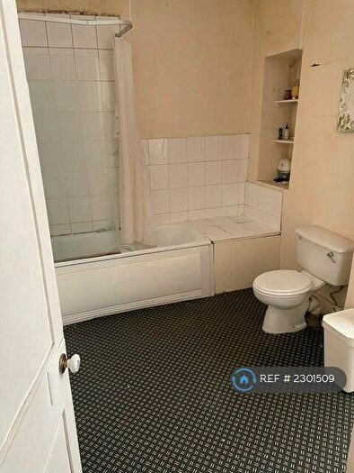 10 Bedroom Semi-Detached House To Rent In Hotwell Road, Bristol, BS8