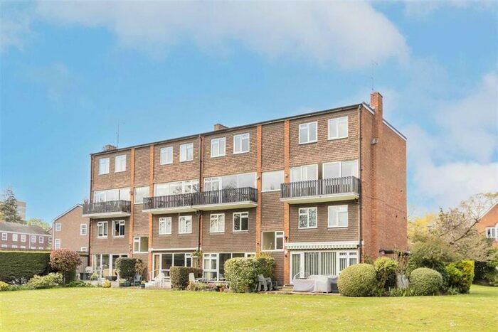 2 Bedroom Flat To Rent In Broom Close, Teddington, TW11