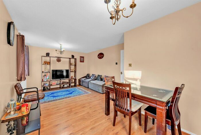 3 Bedroom Terraced House To Rent In Culvers Avenue, Carshalton, SM5