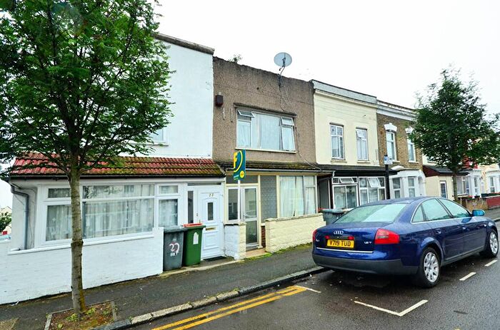3 Bedroom Terraced House For Sale In Heyworth Road, Stratford, London, E15