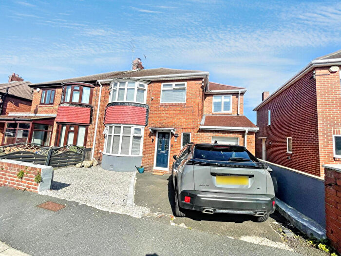4 Bedroom Semi Detached House For Sale In Nelson Avenue, South Shields, Tyne And Wear, NE33