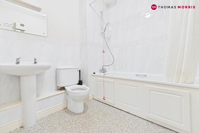 1 Bedroom Apartment For Sale In Crosshall Road, Eaton Ford, St. Neots, Cambridgeshire, PE19