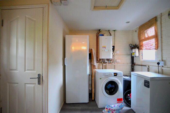 3 Bedroom End Of Terrace House For Sale In Almond Road, Burnham, Slough, SL1