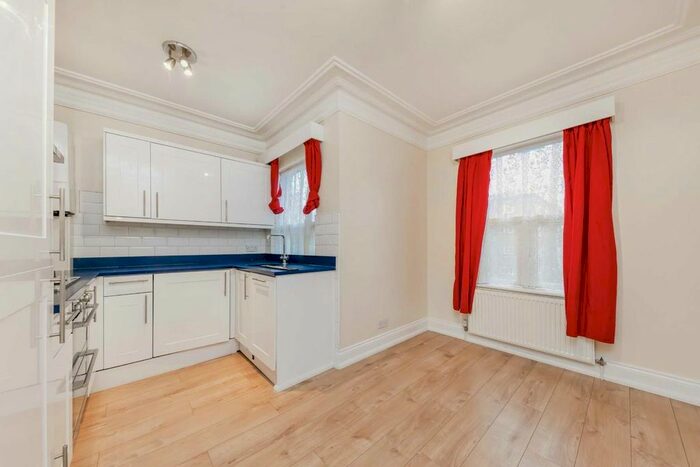 3 Bedroom Flat To Rent In The Vale, London, W3