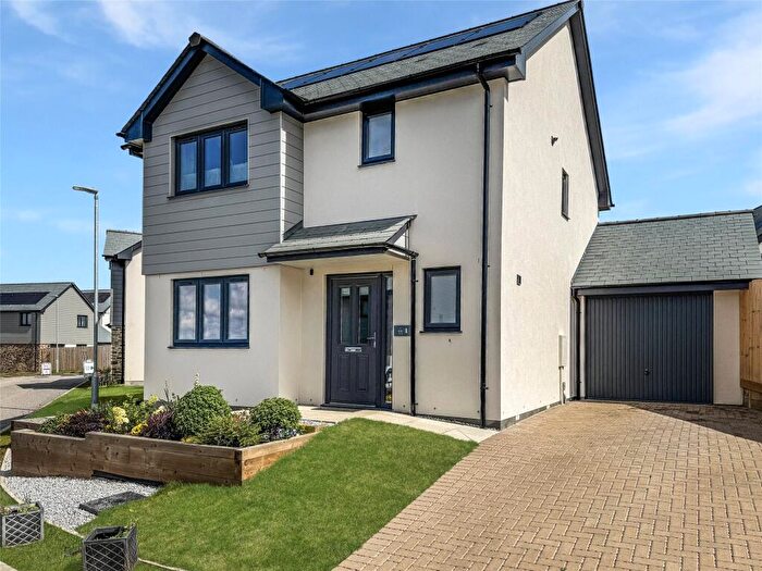 3 Bedroom Detached House For Sale In Oakwood Drive, Bodmin, Cornwall, PL31