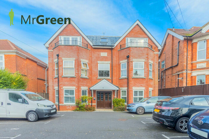 2 Bedroom Apartment To Rent In Southbourne Road, Bournemouth, BH6
