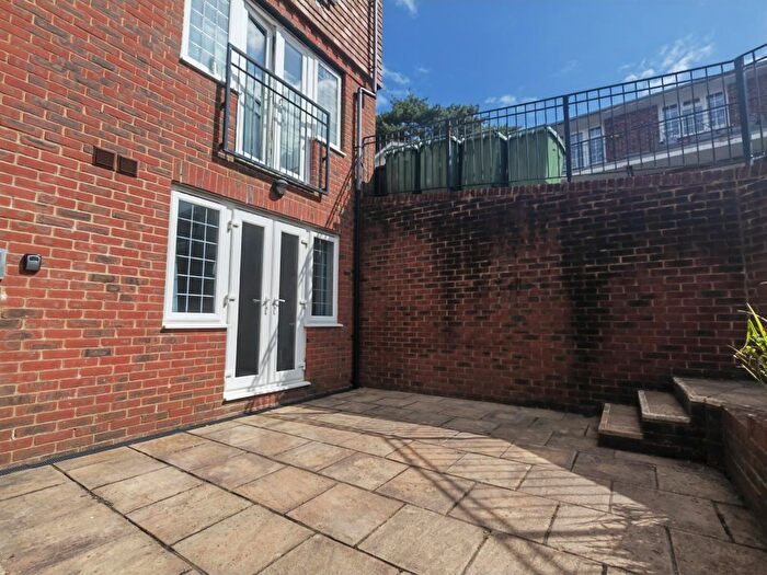 1 Bedroom Flat To Rent In Isabelle Court, Heathfield, TN21