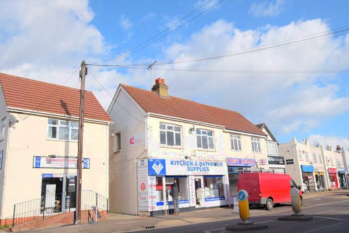 2 Bedroom Flat To Rent In Rayleigh Road, Eastwood, Leigh-On-Sea, SS9