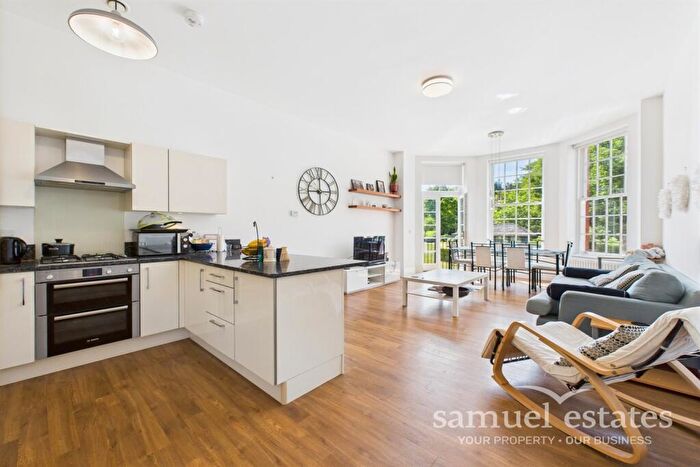 2 Bedroom Flat To Rent In Ashford Court, Glanville Way, Epsom, KT19