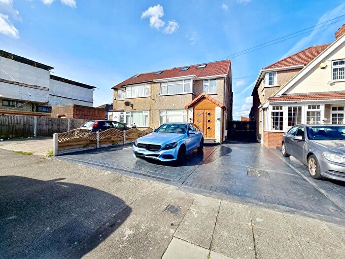 6 Bedroom Semi Detached House For Sale In Wentworth Crescent, Hayes, UB3