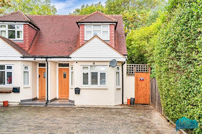 3 Bedroom Semi Detached House For Sale In York Road, New Barnet, Barnet, EN5