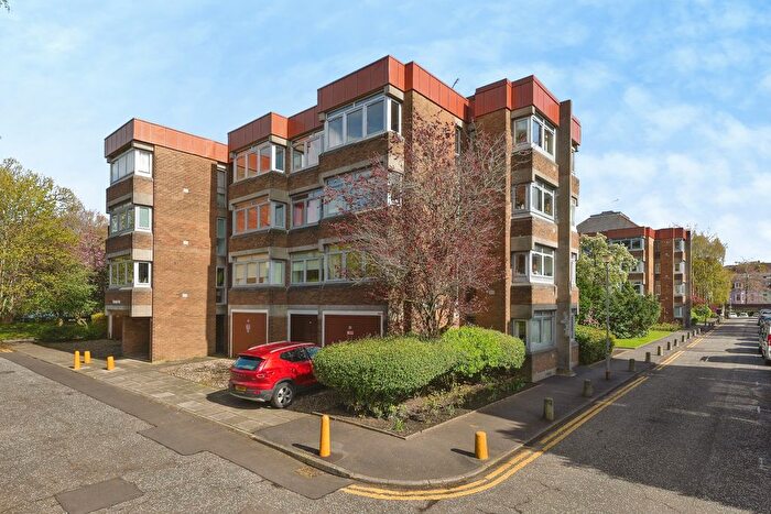 2 Bedroom Flat For Sale In Dirleton Drive, Glasgow, G41