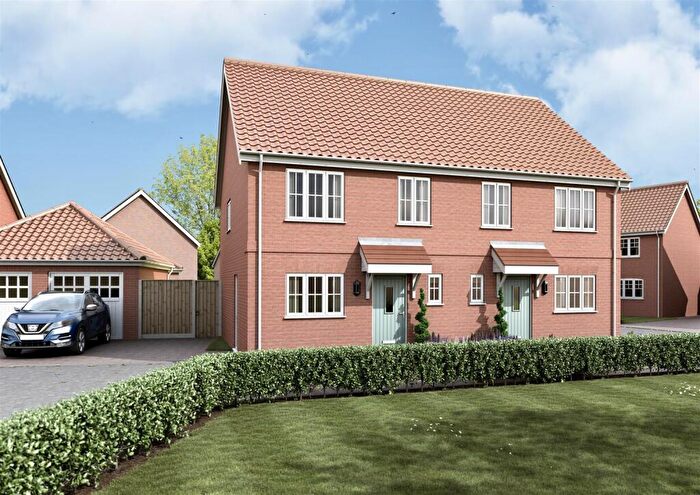 3 Bedroom Semi Detached House For Sale In Rectory Gardens, Worlingham, NR34