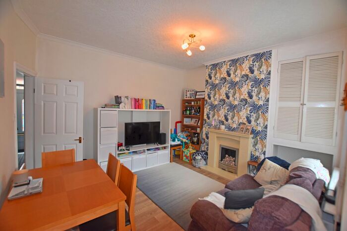 3 Bedroom Terraced House For Sale In Beechville Avenue, Scarborough, YO12